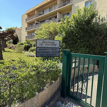 Beautiful Modern 2 Bedroom Apartment With Parking *
