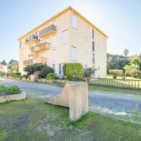Beautiful Modern 2 Bedroom Apartment With Parking